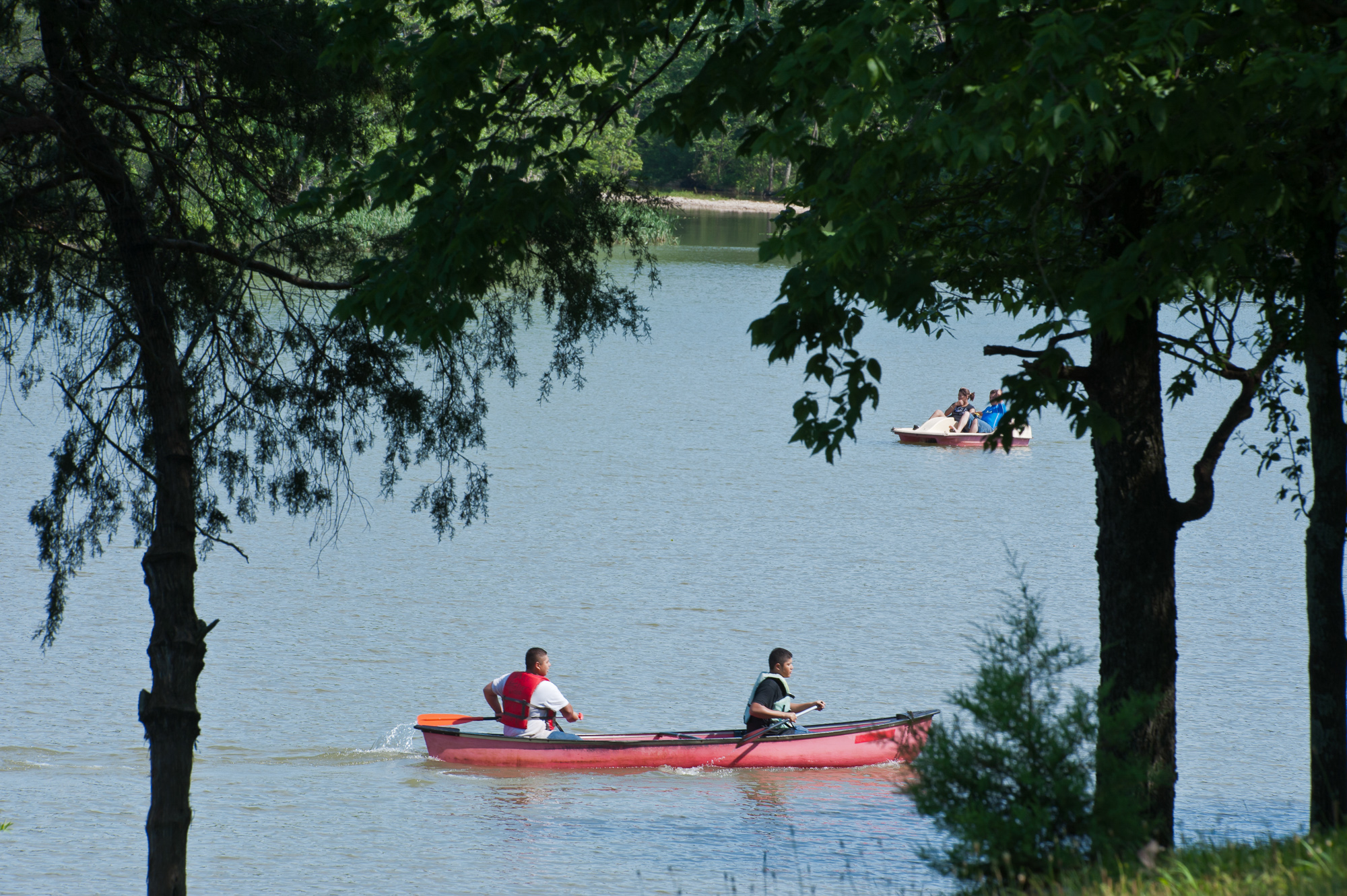 boating canoeing family fun lake vacation summer