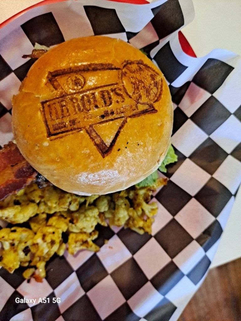558037950_122214723764099087_5453966154189594027_n harolds diner